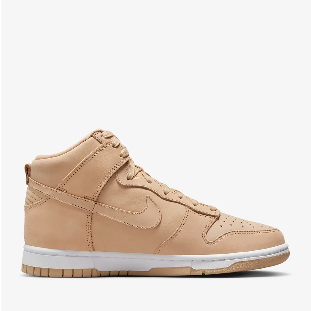 BRAND NEW: Women’s Nike Dunks - Tan